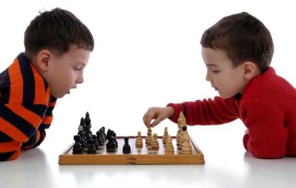 Играть в шахматы для начинающих детей