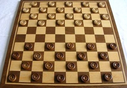Как научиться играть в шашки с нуля